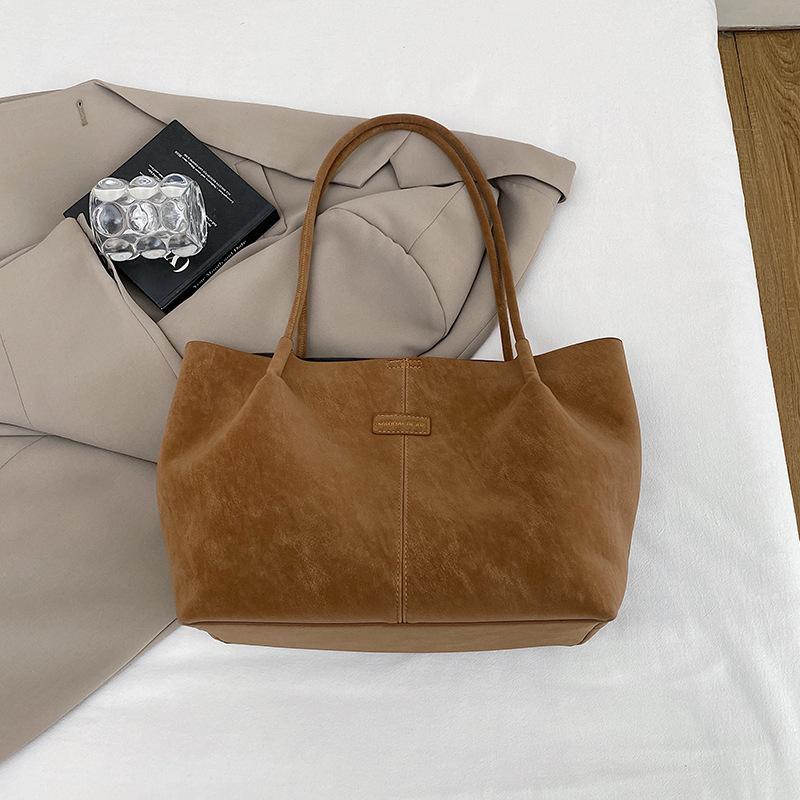 

Winter new French high-value niche handbag bag large-capacity commuter portable tote bag коричневий