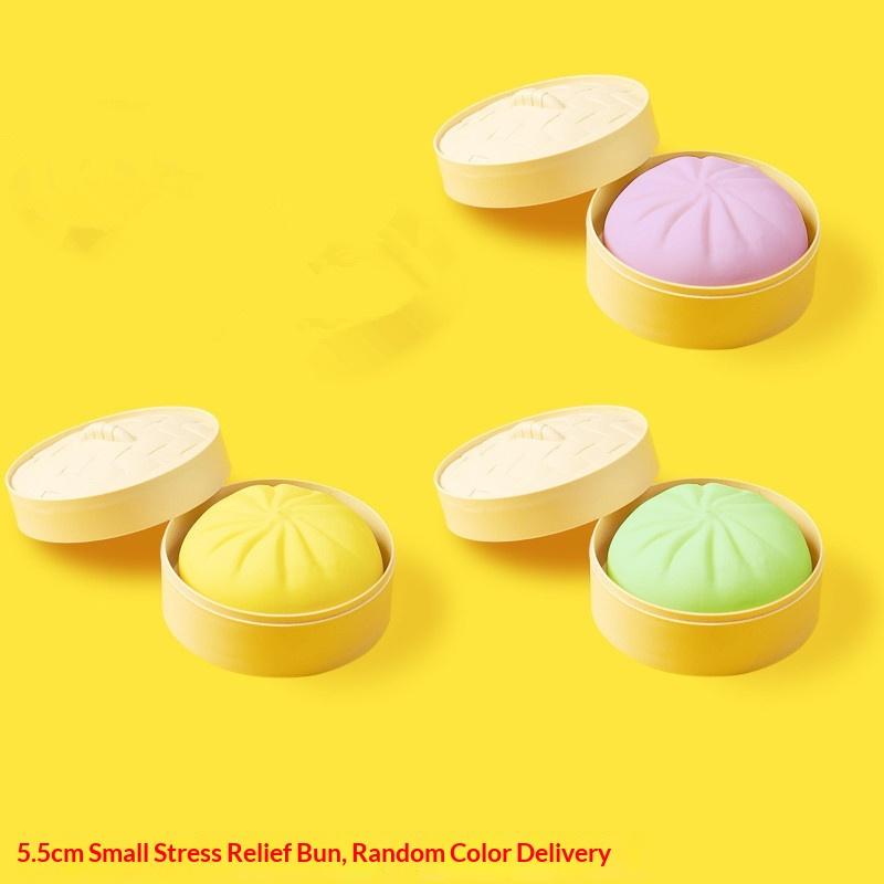 Unzip the simulated buns and vent toys, pinch the popular xiaolongbao, slow rebound and decompress the barbecued pork buns