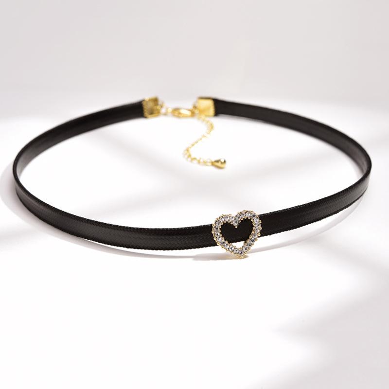 Heart Necklace, Women's Collarbone Chain, Neck Collar, Black Diamond Necklace