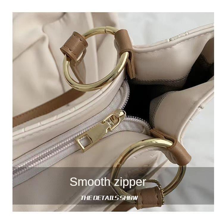 Women's Handbags with Large Capacity Package Single Shoulder Large Package Niche Design Class Commuter Bag Tote Bag
