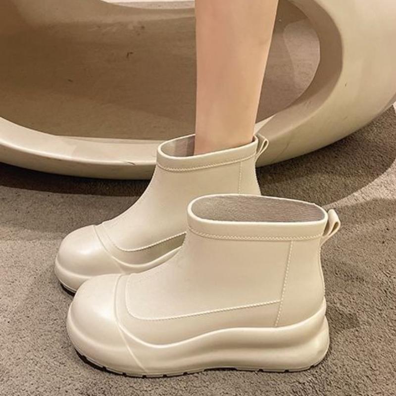 Trending 2025 Women's Short Waterproof Rubber Boots Adult Outdoor AntiSlip Thick Sole Fashionable Rain Shoes for Women