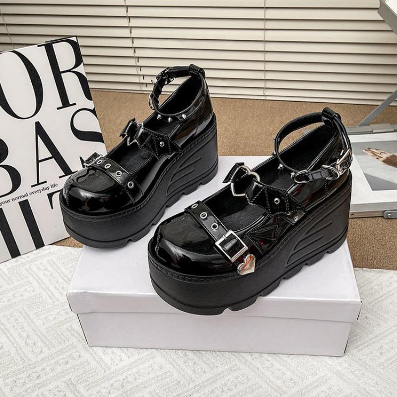 Горячий Девушка Панк Стиль Клепки Мода Туфли с Мелким Вырезом для Женщин Весна Толстая Подошва Увеличивающие Рост Кожаные Туфли 42 4098₽