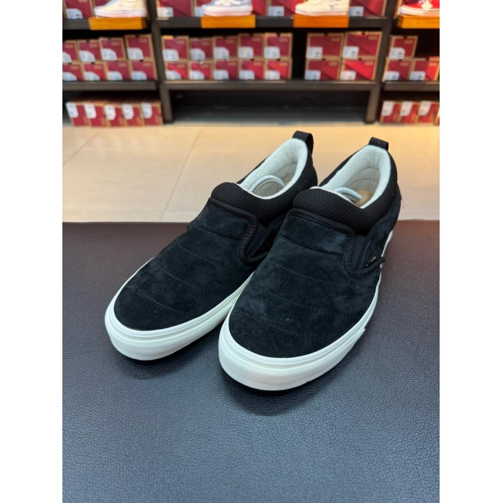 

Vans Unisex Slip On Mid Vn0009qubm8 blacks/220