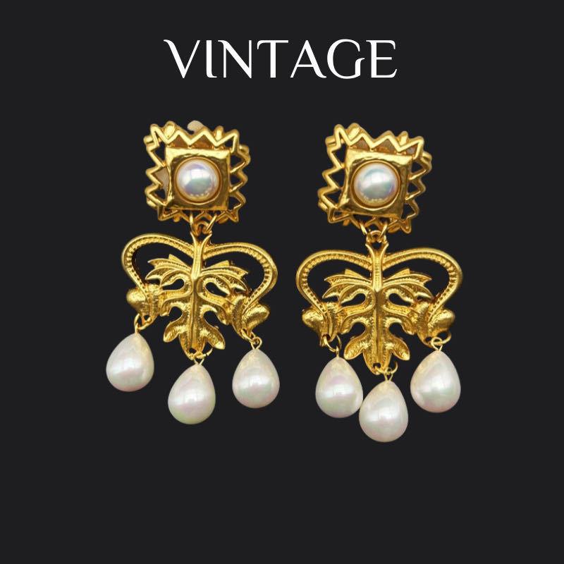 

Vintage Palace Feng Shui Dripping Glass Grape Leaves Exaggerated Shoulder Sweep Style Temperament Ear Clip Available In Two Colors