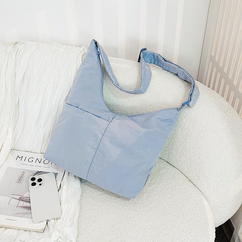 New 2025 spring niche design large capacity shoulder bag fashion messenger bag commuter large capacity tote bag