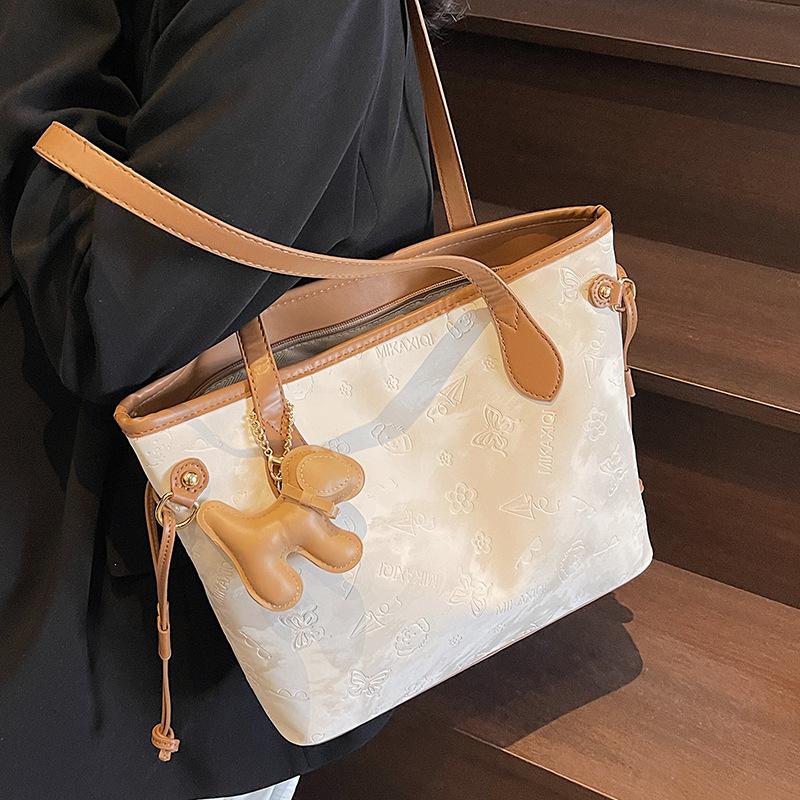 Frühlingsneues Produkt, niedliche geprägte Tragetasche, Studenten-Pendler-Nische, Damen-Schultertasche mit großem Fassungsvermögen