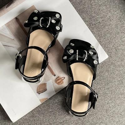 Sandales pour filles 2024 Nouvelles Nœud Strass Bout ouvert Talons bas Antidérapantes Chaussures décontractées pour enfants pour fête Mariage Spectacle Douces Simples