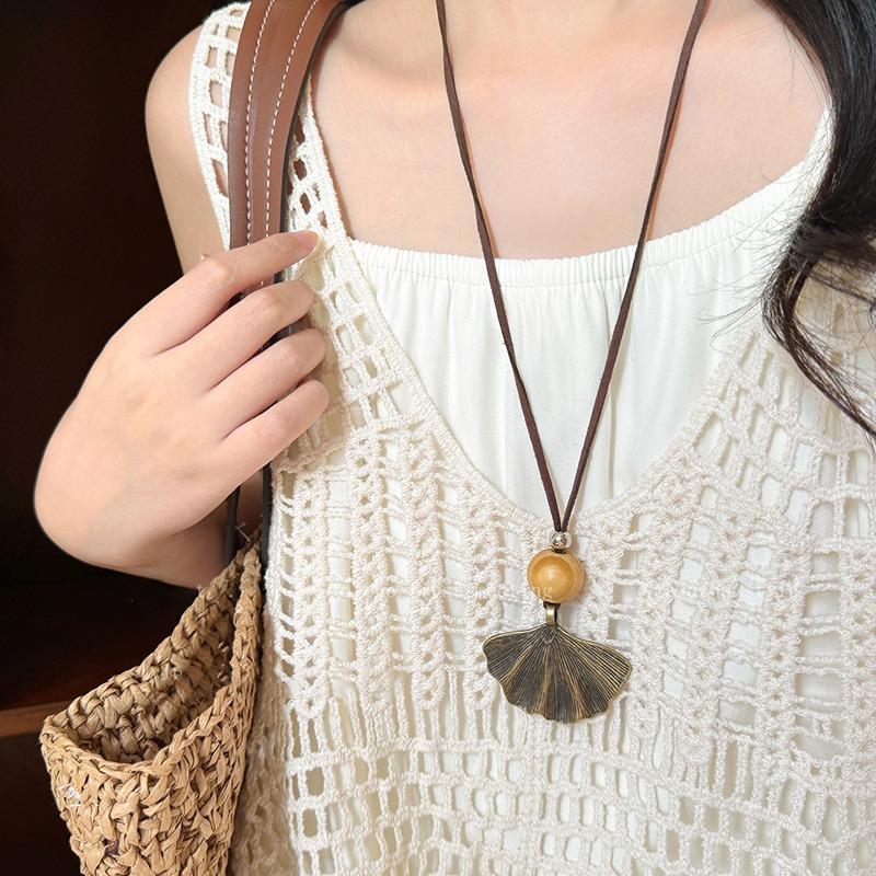 Bohemian wood beads beaded hollow round pendant necklace light luxury high-end sweater chain niche necklace accessories