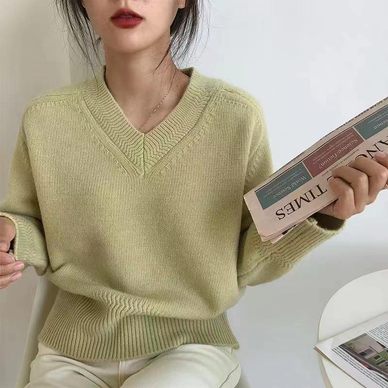 Retro V-neck pullover sweater women's autumn and winter new lazy loose outer wear bottomed knitted sweater top