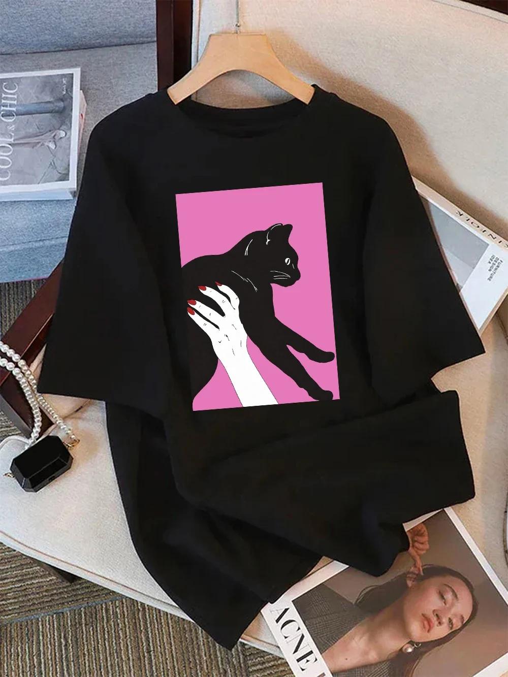 

Women T-Shirt Summer Holding A Black Cat Print Short Sleeve Loose O-Neck Soft Comfortable Tops All-Match Woman Clothes 4XL