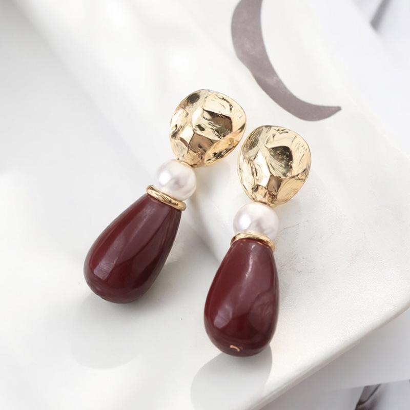 European Vintage Pearl Drop Earrings: Elegant Resin Design for Women