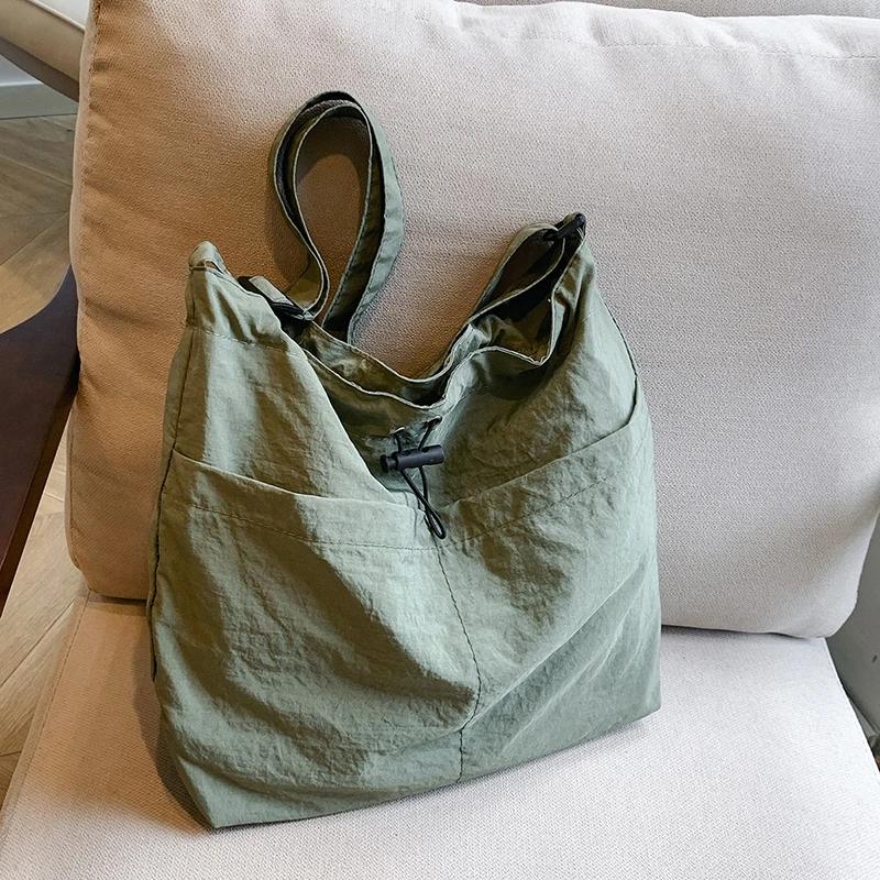 Vysoce kvalitní velkokapacitní nylonová taška na zip jednobarevná všestranná módní měkká jednoduchá taška přes rameno