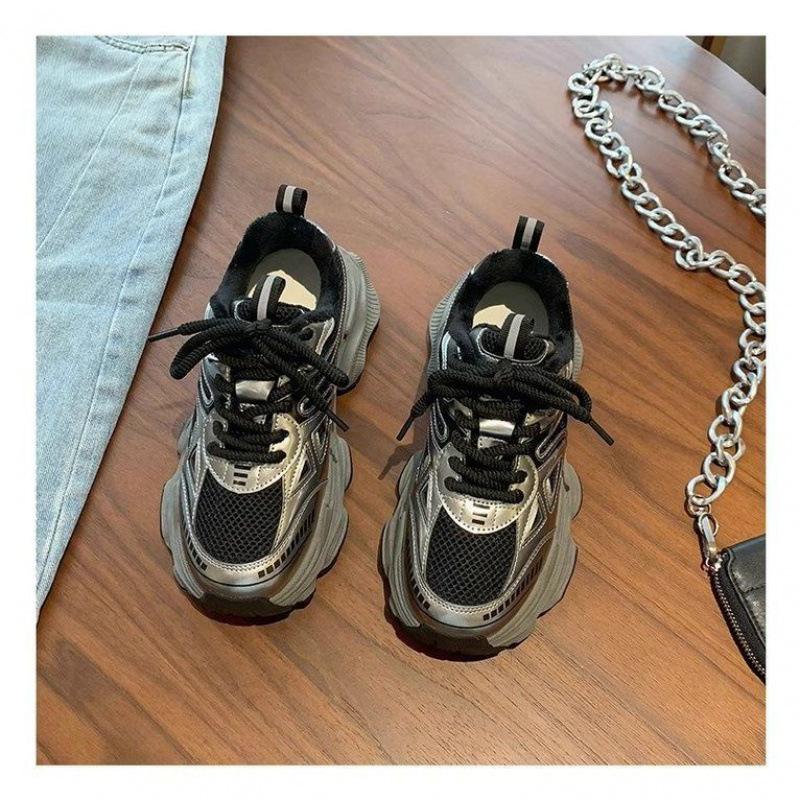 

Папины кроссовки для девочки 2025 Новые Популярные Осенне-зимние Флисовые Две Хлопковые Туфли Универсальные На толстой подошве Увеличивающие рост Повседневные Кроссовки 40 чёрный