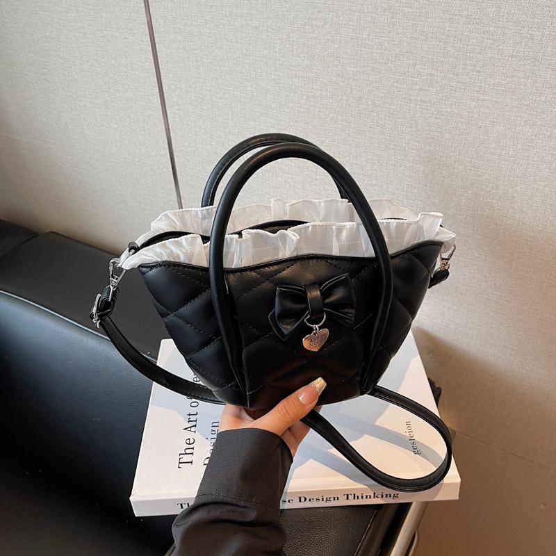 

Lace lace shoulder bag fashion casual bag 2025 new trendy ins Japanese and Korean diamond embroidered thread handbag women 25*10*13 чёрный