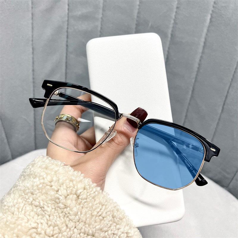Color-Changing Retro Eyebrow Glasses Frame Men'S Business Photosensitive Gray Myopia Glasses Anti-Blue Light Versatile Flat Light