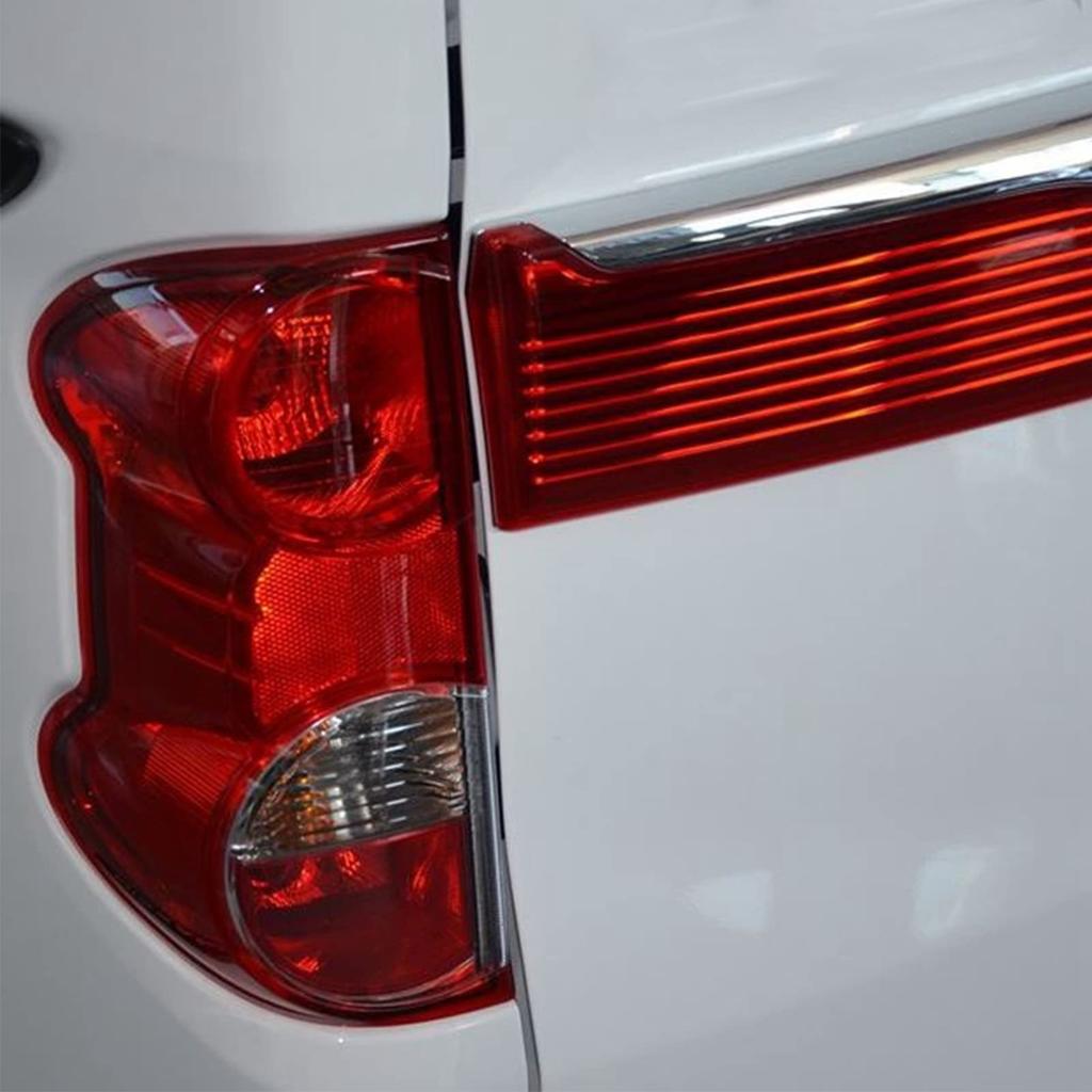 High-Brightness Car Tail Light Assembly for Nissan NV200 Left and Right Rear Brake Stop Lights (26550 JX00A)