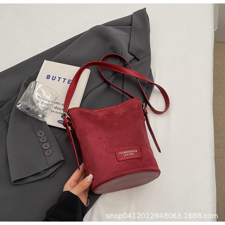 Simple Texture Handbag Women's 2025 New Fashion Retro Foreign Style Shoulder Underarm Bag Messenger Bag Bucket Bag