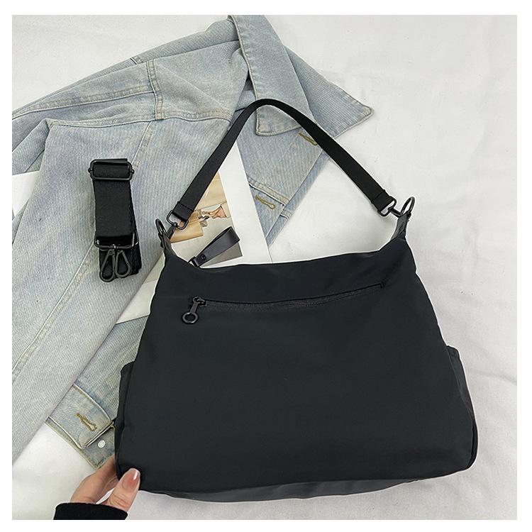 Korean Style Nylon Shoulder Bags Tote Bag Large Capacity Casual Dumpling Bag Solid Color Fold Oxford Cloth Underarm Bag Girls