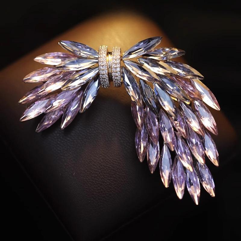 

Angel Wings Brooch, Light Luxury Crystal Wheat Ear Brooch, Elegant and Luxurious Brooch