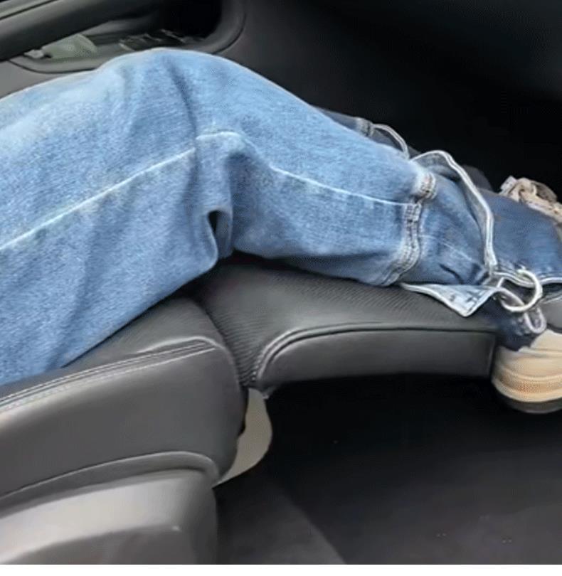 Zeekr 001 Car Seat Footrest: Electric Leg Rest Extension for enhanced Passenger Comfort