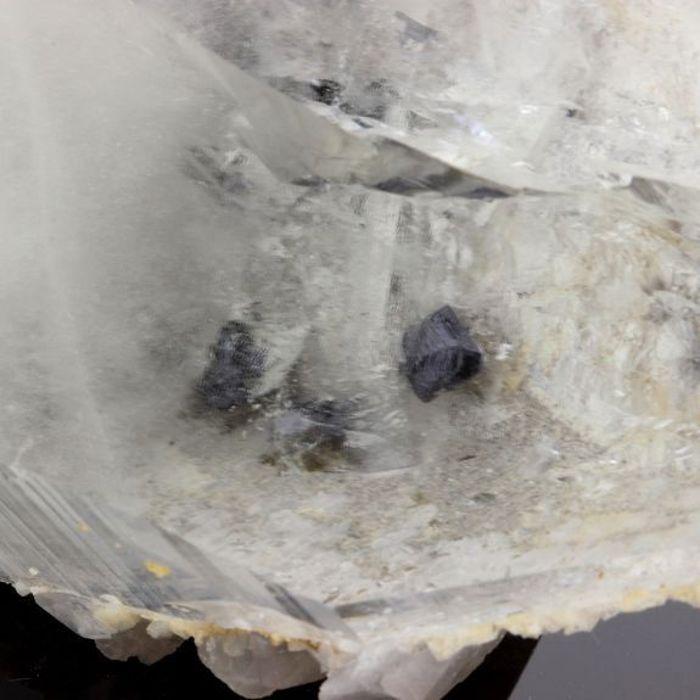 Quartz avec inclusions de Arsenopyrite 983.6 carats