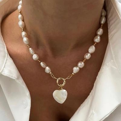 Elegancki Wielowarstwowy Naszyjnik z Nieregularnymi Perłami Z Wisiorkiem w Kształcie Serca Choker Naszyjnik Dla Dziewcząt Trend Biżuterii Prezenty na Wakacje Ślub X0286