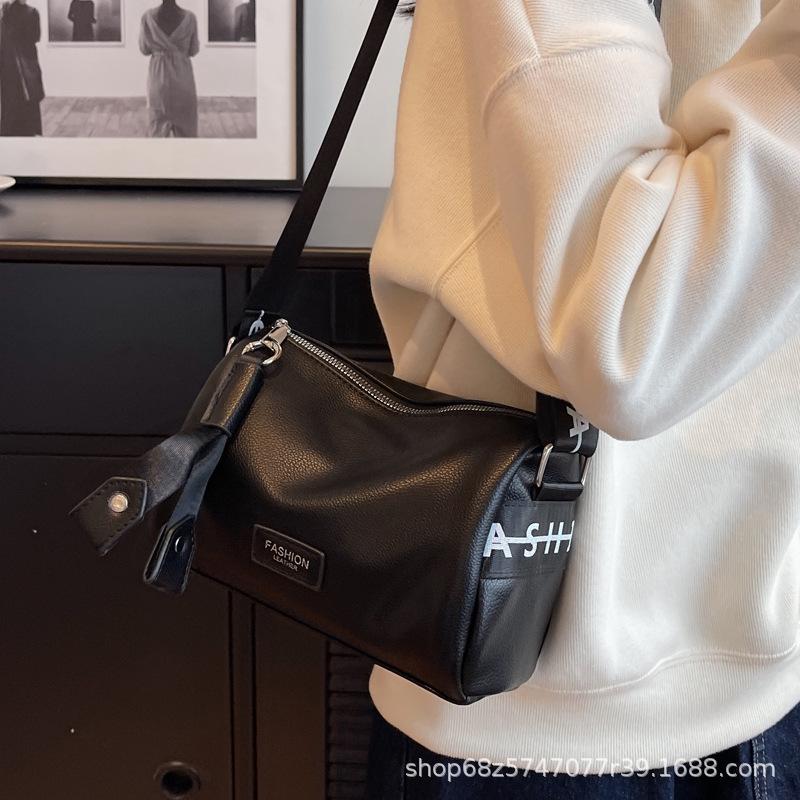 French Niche Design Bag Women's Bag 2025 New Spring and Summer Soft Surface Shoulder Messenger Bag Versatile Casual Pillow Bag