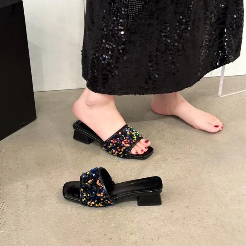 2024 Sommer Neue Mode Quadratischer Zeh Bunte Pailletten Dicker Absatz Mittelhoher Absatz Pantoletten Damen Freizeit Hausschuhe