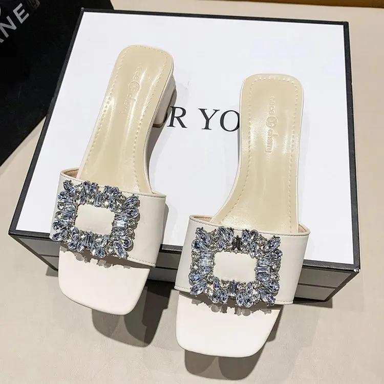 Fashion Slippers Women Luxury Rhiestone Ladies Flat Beach Shoes for Women Design Slide Female Slides Woman 2024 Summer Slipper Shoe