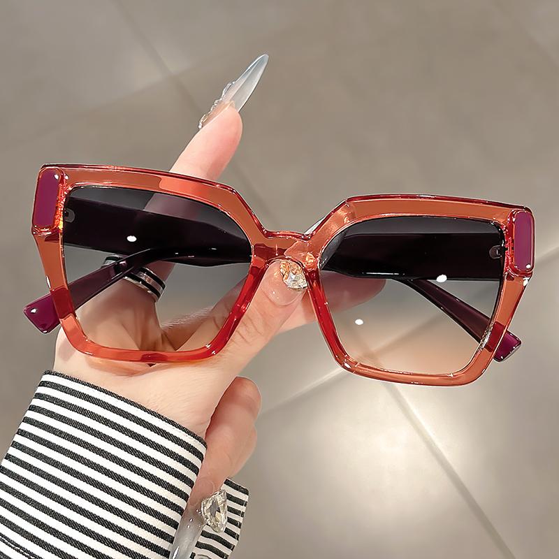 Butterfly-shaped large-framed sunglasses are fashionable, trendy, versatile and high-end shooting accessories