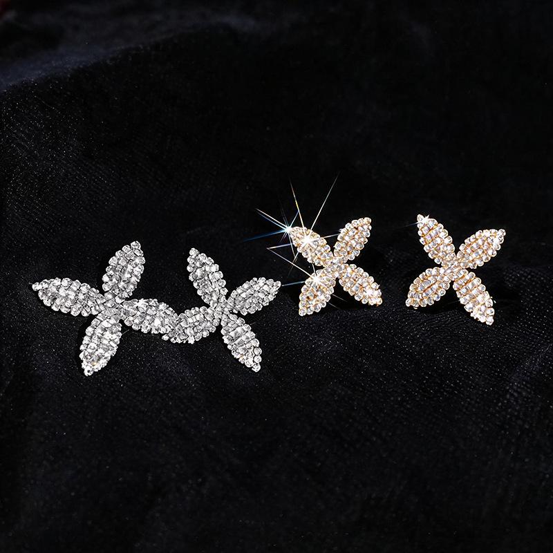 European & American Luxury Rhinestone Clover Stud Earrings - Elegant Silver Needle Design for Women
