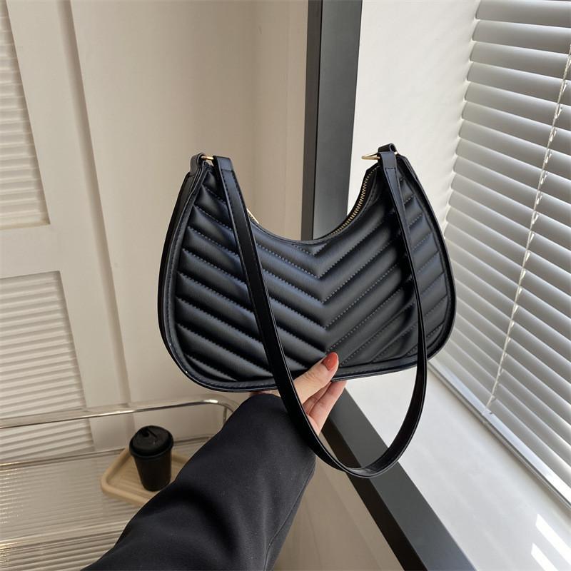 Chic Crescent Shoulder Bag For Winter 2023 Trendy Street Style Pu Leather Handbag