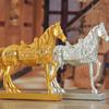 Золота та Срібна Фігурка Коня з Смоли для Успіху - Декор для Офісу та Вітальні