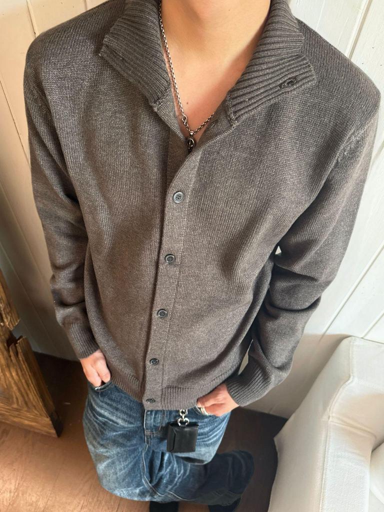EME Yishengyi Retro German-Style Anti-Pilling Knit Stand Collar Cardigan Sweater for Spring and Autumn.