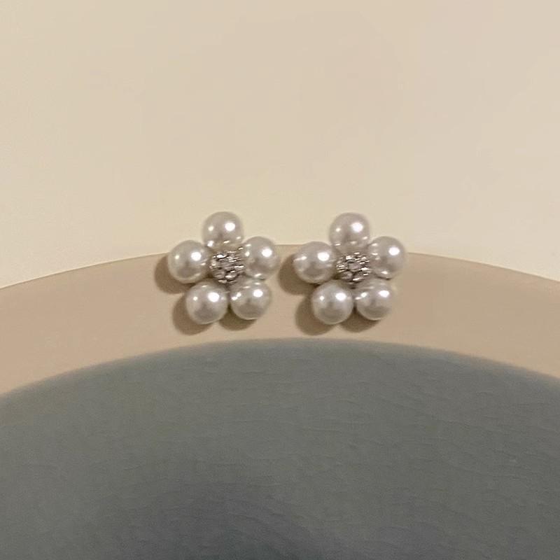Flower Imitation Pearl Earrings Light Luxury High-End Design Earrings Sweet Elegant Delicate Earrings Women's New Party Jewelry