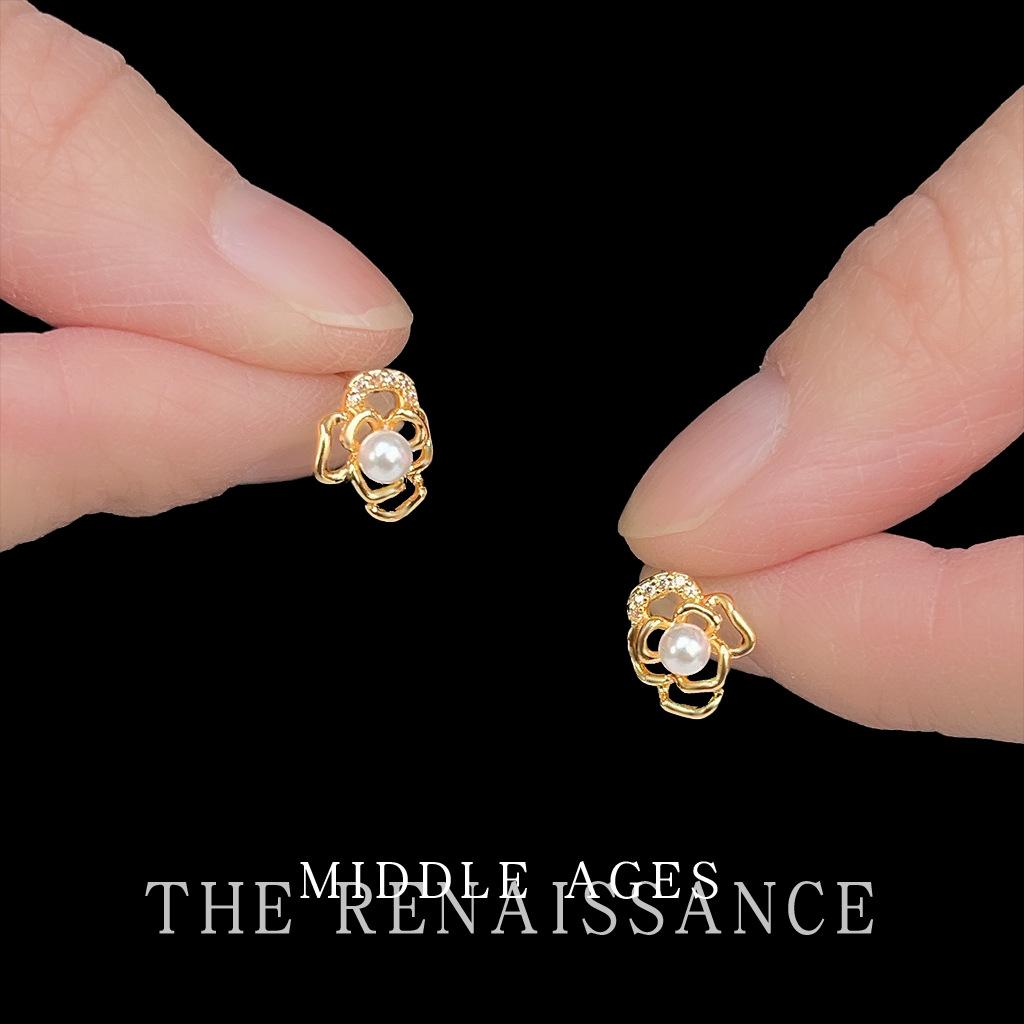 Medieval French retro hollow flower zircon stud earrings elegant temperament earrings earrings