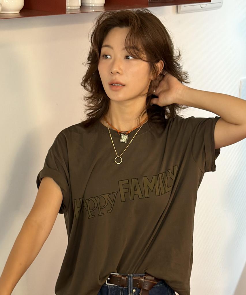Yunibeoseugameonteu Happy Family Crop T-Shirt_Brown