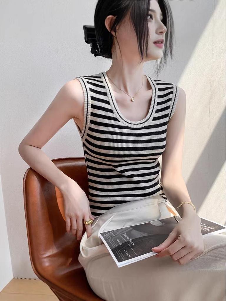 Korean Contrast Stripe U-Neck Knit Camisole Vest - Women's Spring 2026 Slim Fit Sleeveless Top