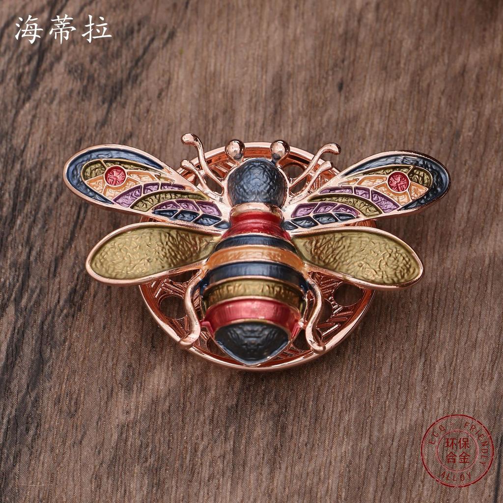 New Enamel Bee Magnetic Suction Brooch, Ladies Cute Maillard Bee Multi-functional Brooch