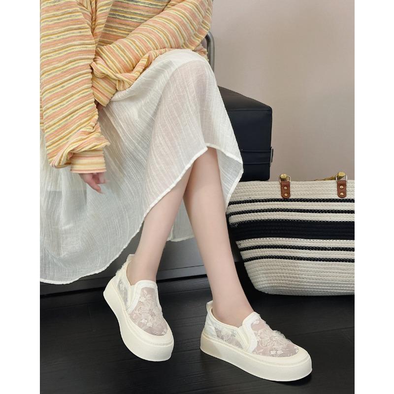 

One-pedal women s lace embroidered sequined casual single shoes summer new mesh breathable lazy shoes 40 білий