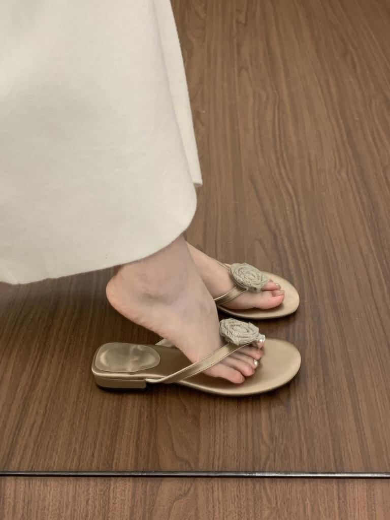 Simple and versatile thick heel flip-flops shoes women's rose flowers beautiful low heel cool slippers