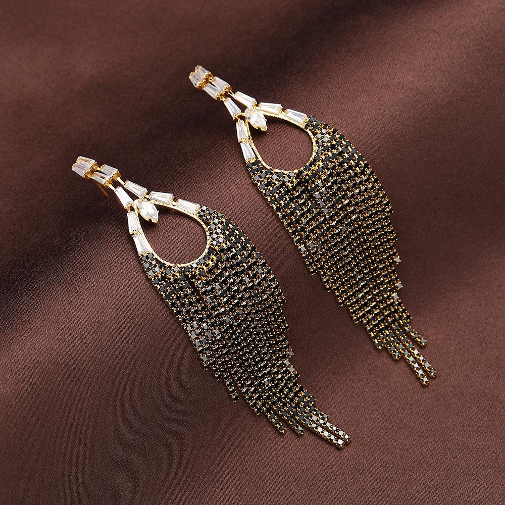 Elegant Rhinestone Tassel Earrings: Luxurious Zircon Water Drop Design for Brides and Women.