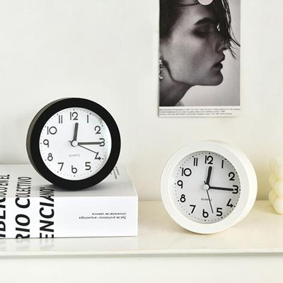 Çalar Saat Ultra Sessiz Tiktak Yok 3.7 İnç Küçük Saat Gece Işıklı Pille Çalışan Yatak Odası Yatak Kenarı Masa İçin