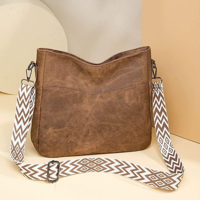 

Retro Denim Bag Women Simple Large-capacity Foreign-style Shoulder Commuter Cross-body Bucket Trendy 28x9x27 темно-коричневого кольору