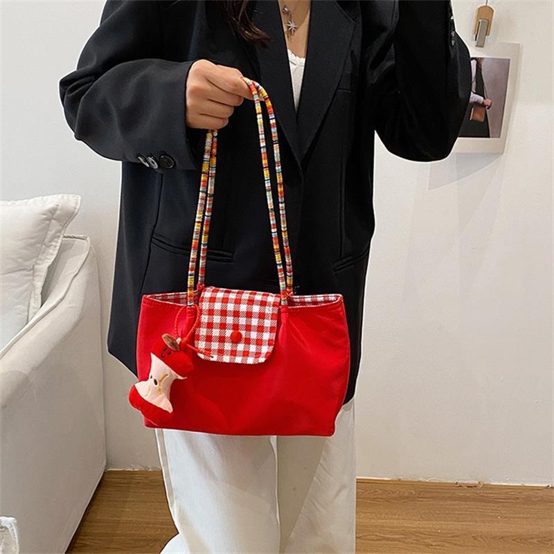 Casual Nylon Plaid Shoulder Bag With Pendant Dopamine Handbag Large Capacity Women Commuter Tote Bag  Trendy Armpit Bags