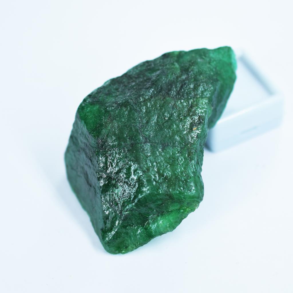 Natural Green Emerald Loose Gemstone Uncut Dyed Raw Rough 518.05 Ct for Lapidary and Gem Collections