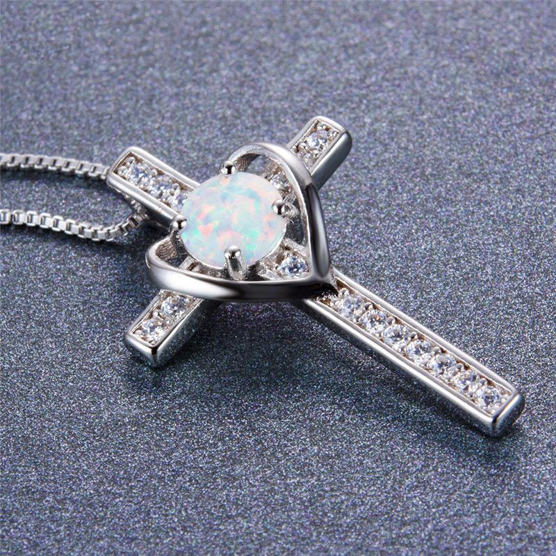 

Round White Peach Heart Diamond Studded Cross Necklace Versatile Collarbone Chain