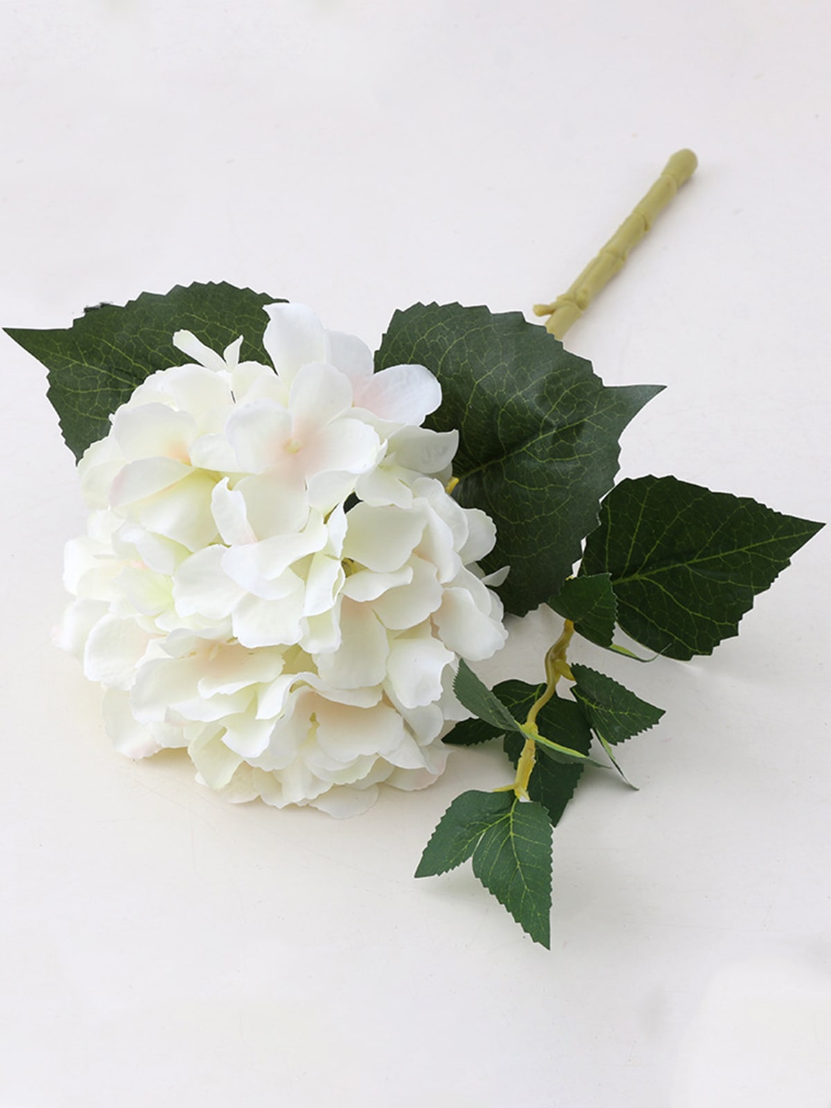 

4 шт. шелковые цветы гортензии со стеблями искусственные цветы гортензии искусственные цветы гортензии искусственные цветы гортензии со стеблями для домашнего декора белый