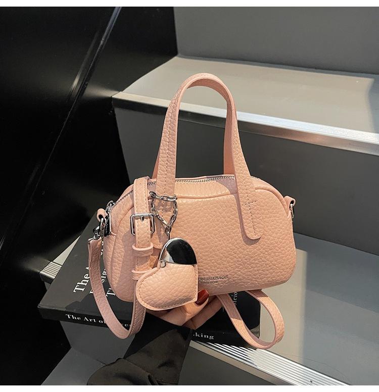 

2025 women s bag new pattern texture fashionable zipper closed niche small fragrant style simple portable pillow bag shoulder bag