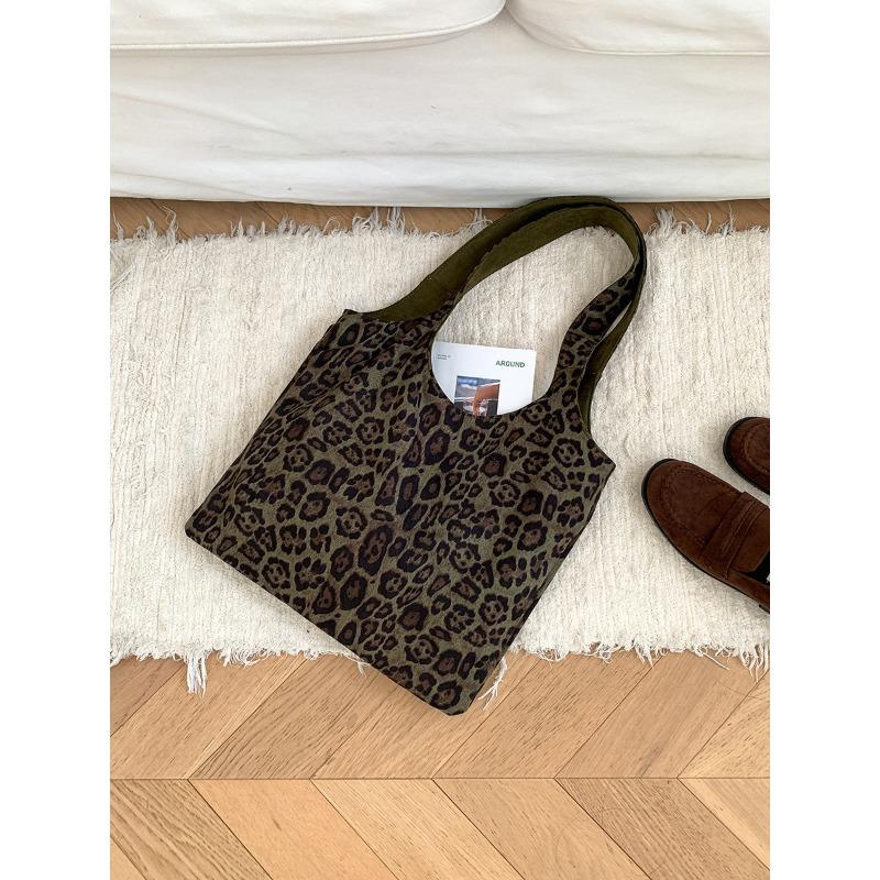 

Commuter large-capacity shoulder bag women s lazy wind floral leopard print bag niche fashion tote bag women зелений